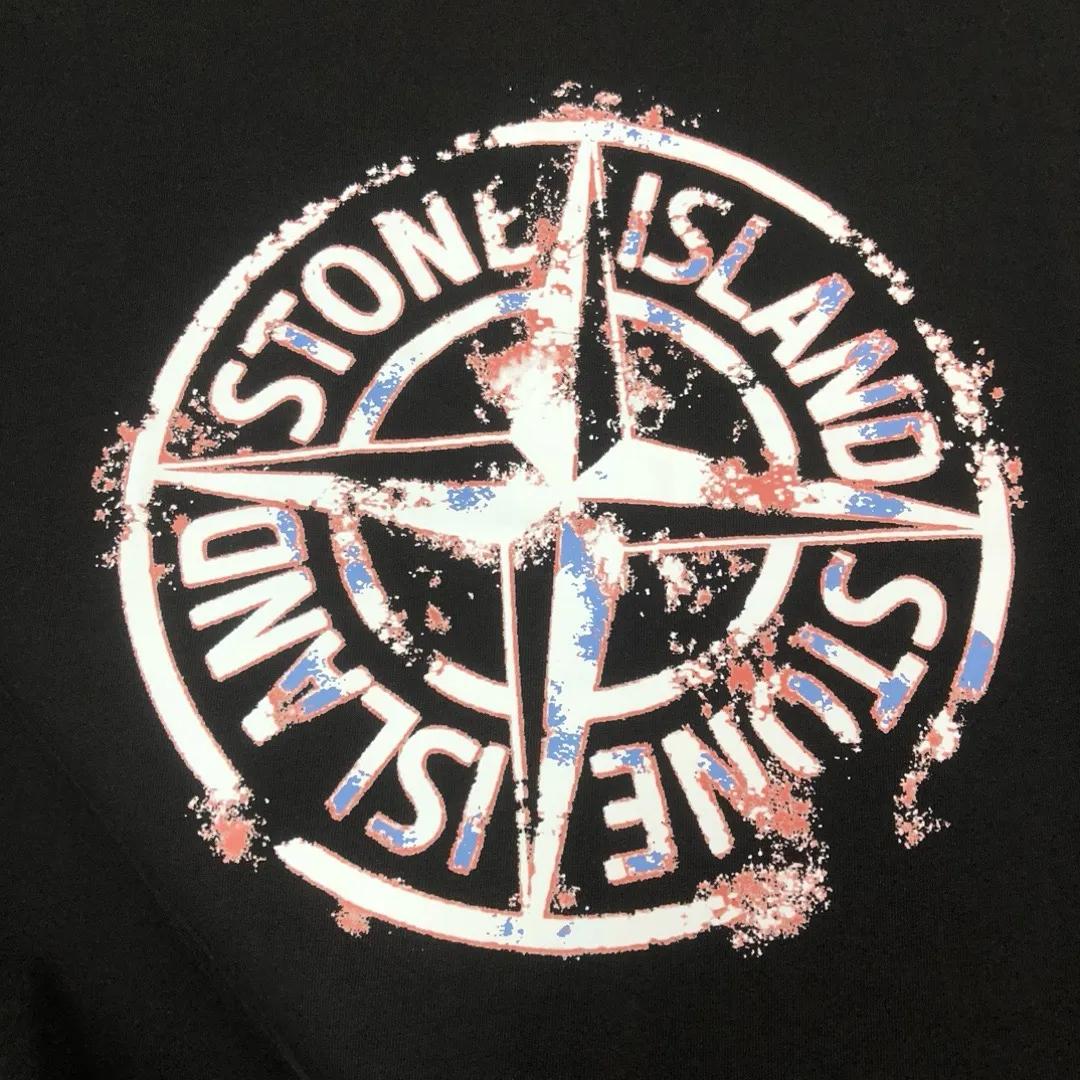 W681#P110💰 2025🆕 Stone lsland/Stone Island Rotten Compass logo printed short-sleeved T-shirt ⚠️[Original creation with high control of details] -Made of 260g combed cotton double yarn, soft and comfortable to the touch, sweat-absorbent and breathable. -Simple basic and versatile style, original quality, the first choice for couples. -Made in a large factory, four needles and five threads on the shoulder, neat routing, high quality workmanship. -Same style for men and women. Very versatile, one piece for everyone, details are clearly visible. Color: Black White Size: M L